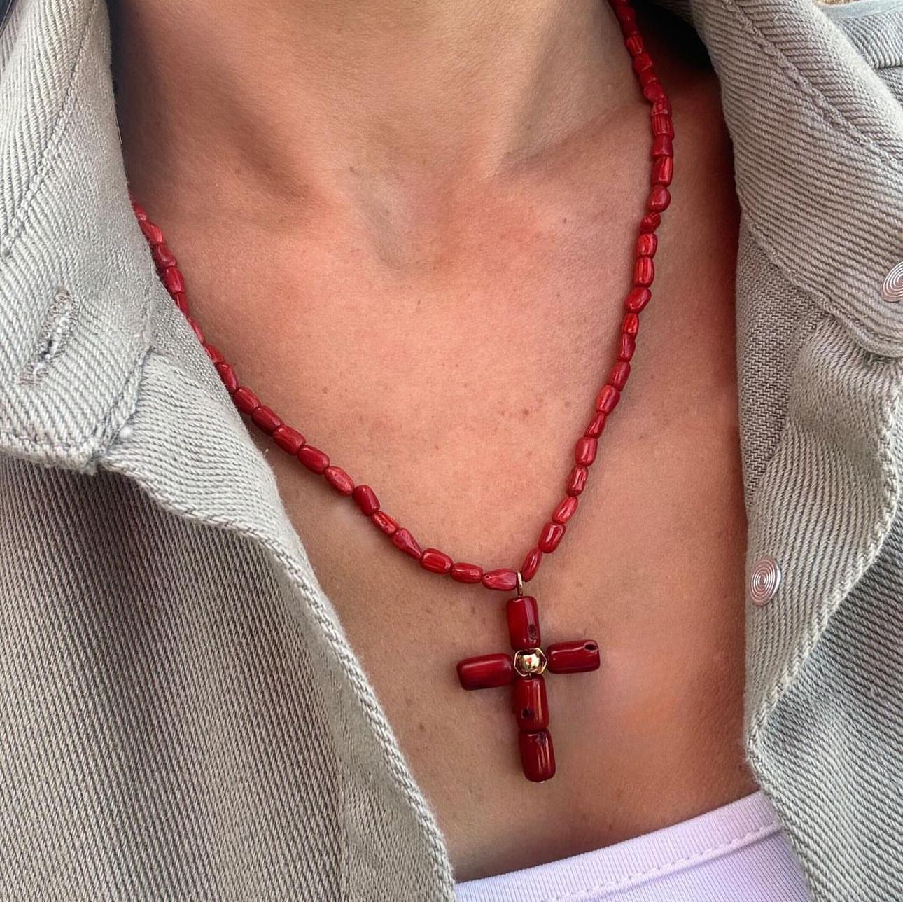 COLLAR CRUZ CORAL ROJO