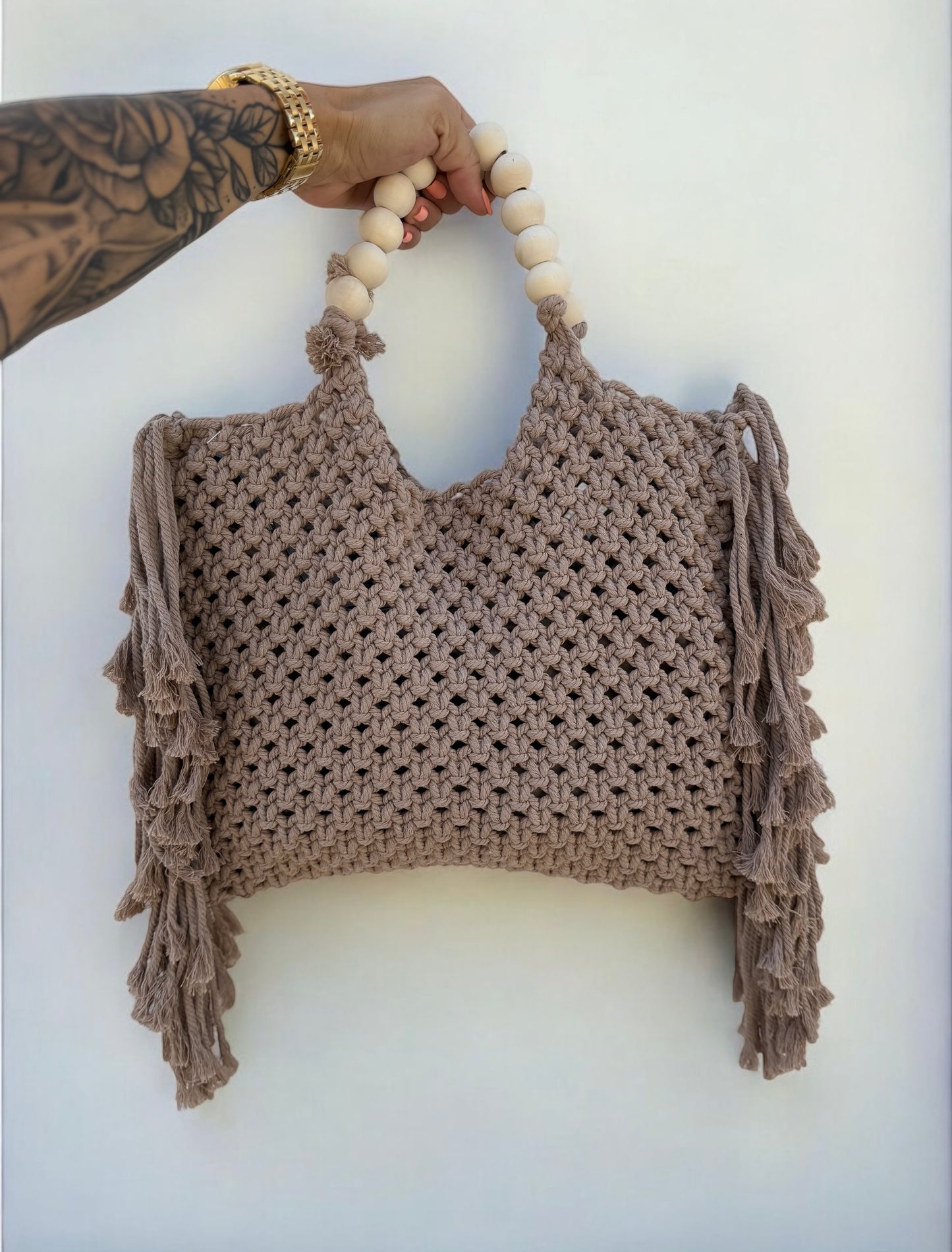 BOLSO MACRAMÉ FLECOS TAUPE