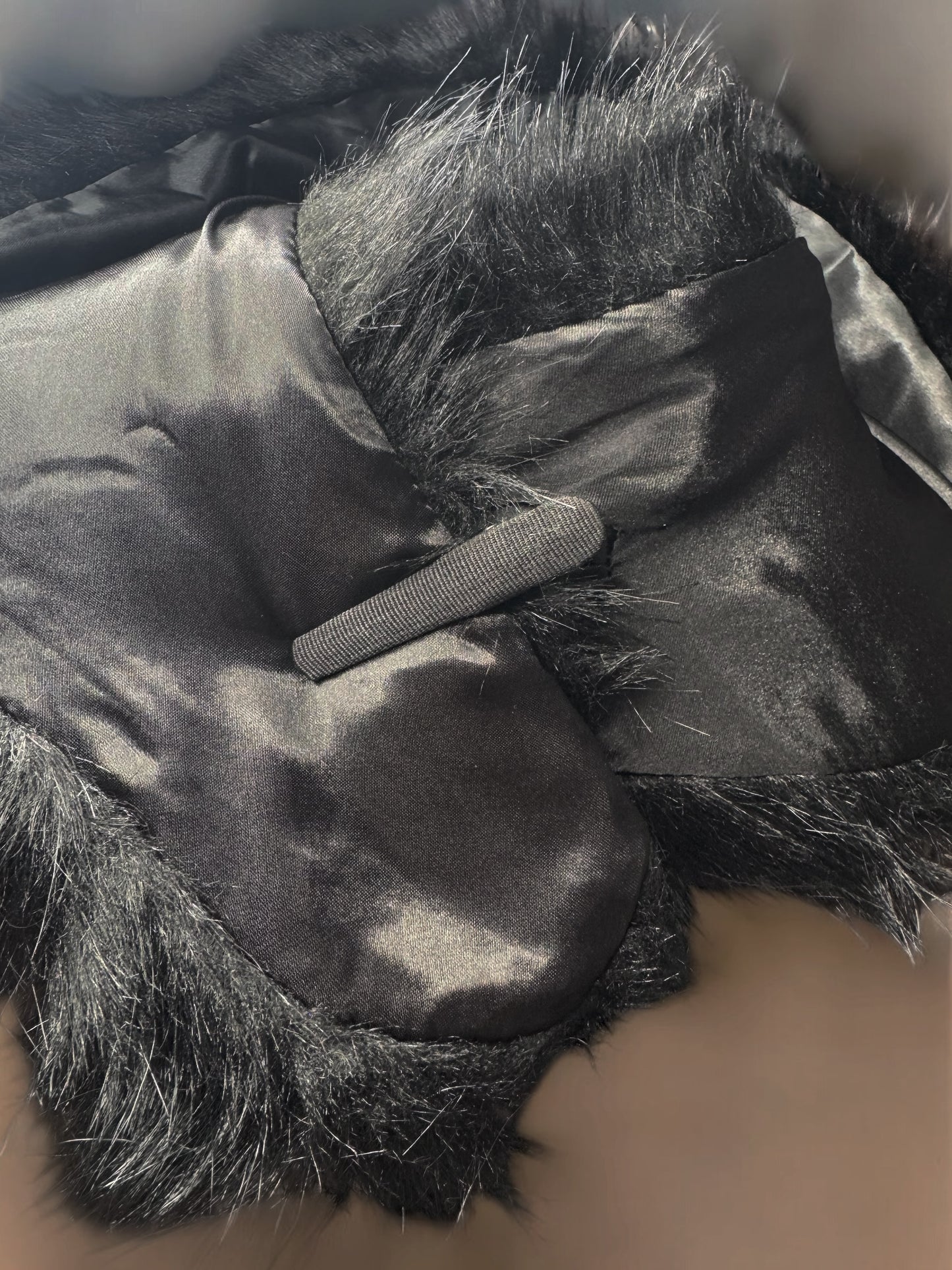 CUELLO PELO SINTÉTICO - NEGRO